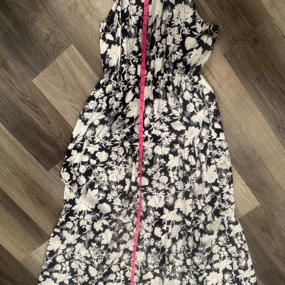 Floral Black and White Womens Maxi Dress Size Medium - Picture 6 of 8